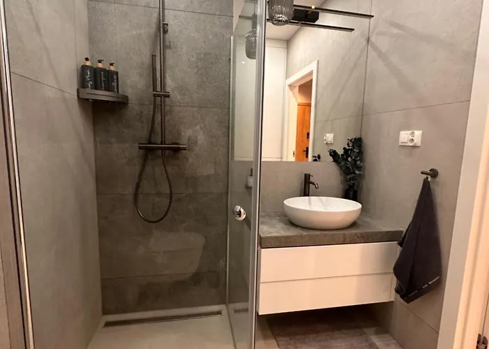 Trzy Wieze, Free Parking, Self Check-in, קטוביץ